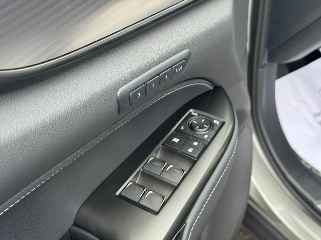 Lexus NX Vehicle Image 17