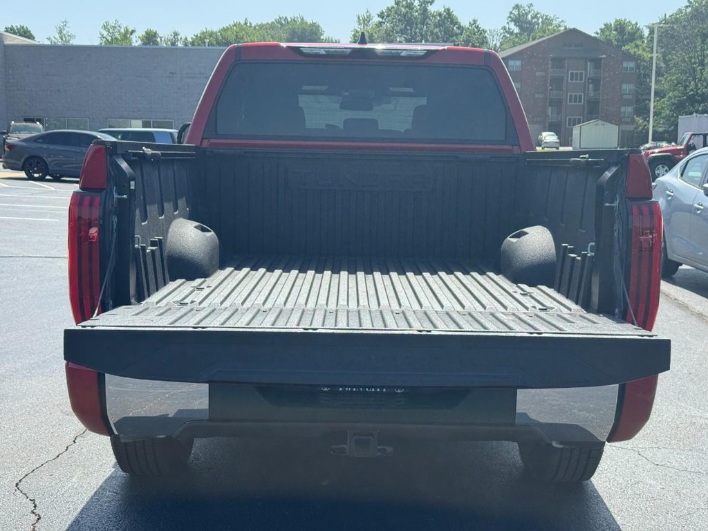 Toyota Tundra 4WD Vehicle Image 4