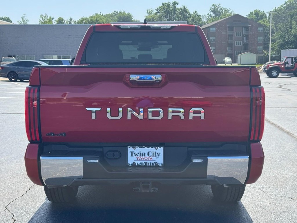Toyota Tundra 4WD Vehicle Image 5
