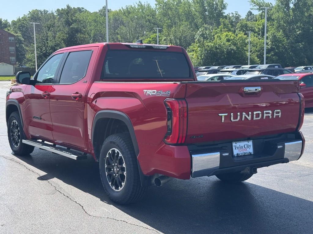Toyota Tundra 4WD Vehicle Image 6