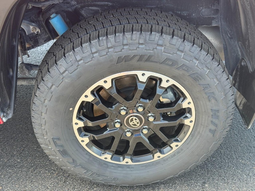 Toyota Tundra 4WD Vehicle Image 8