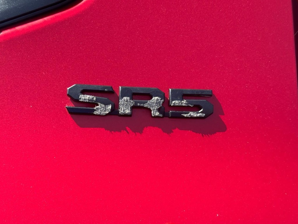 Toyota Tundra 4WD Vehicle Image 9