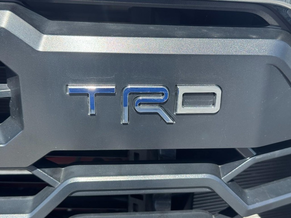 Toyota Tundra 4WD Vehicle Image 11