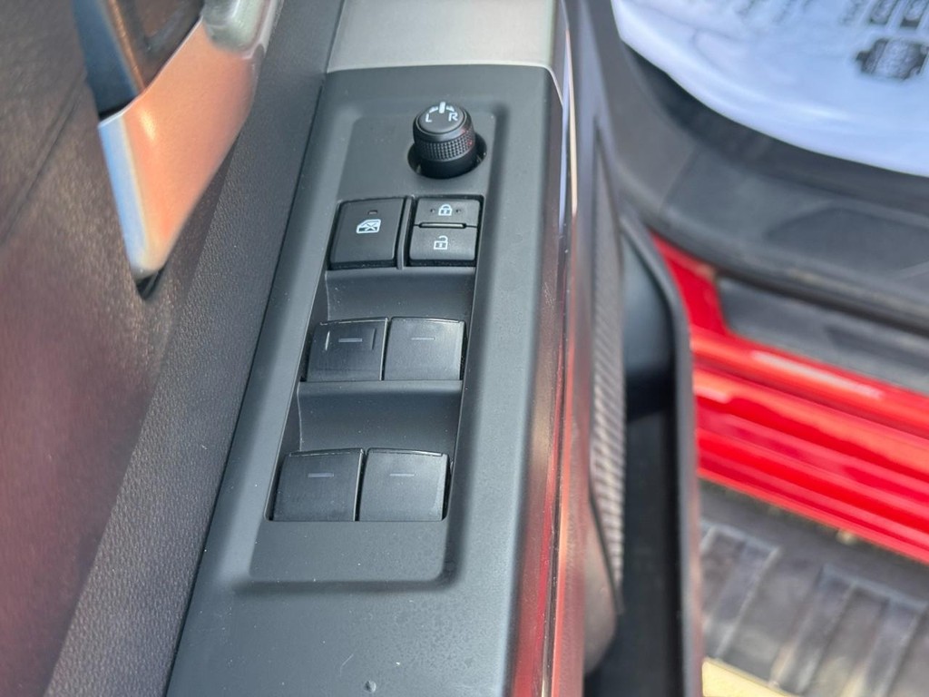 Toyota Tundra 4WD Vehicle Image 18