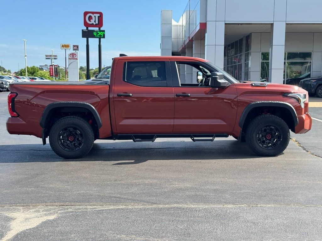 Toyota Tundra 4WD Vehicle Image 2