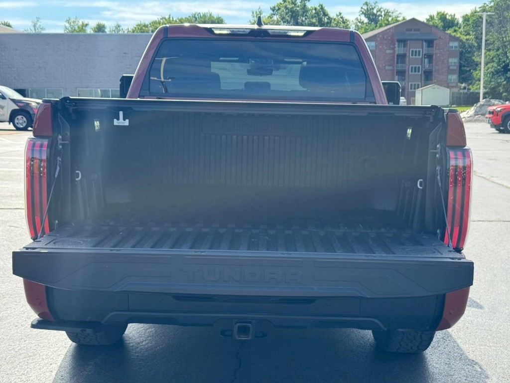 Toyota Tundra 4WD Vehicle Image 4