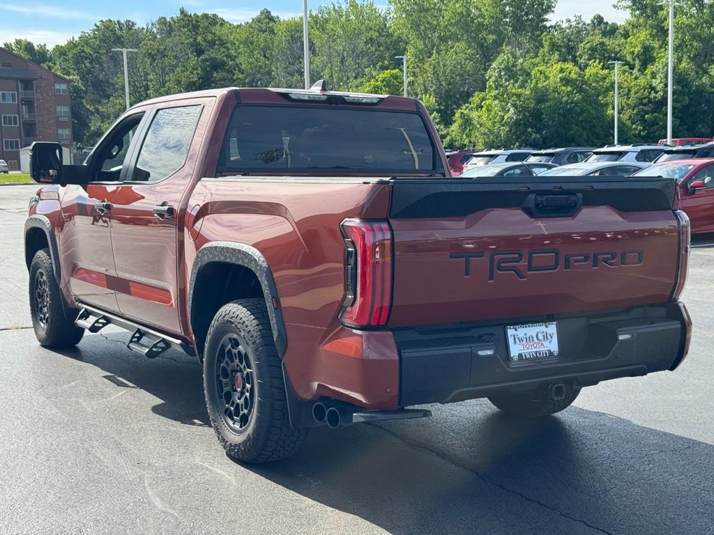 Toyota Tundra 4WD Vehicle Image 6
