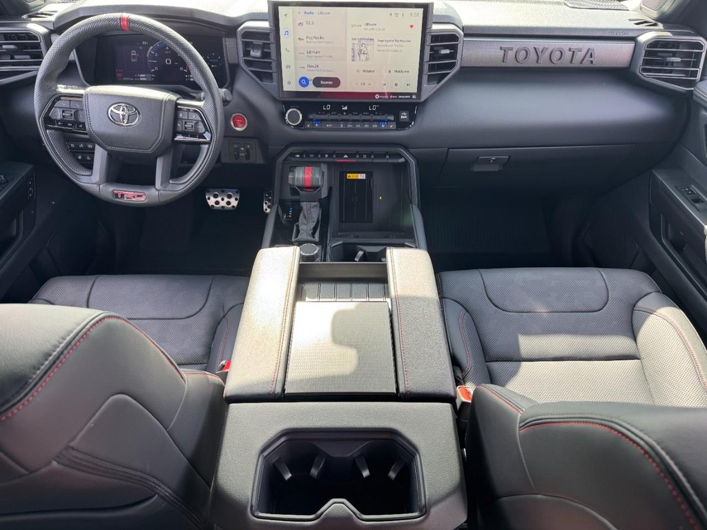 Toyota Tundra 4WD Vehicle Image 12