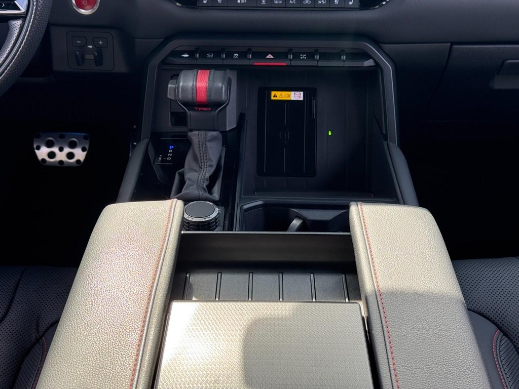 Toyota Tundra 4WD Vehicle Image 15