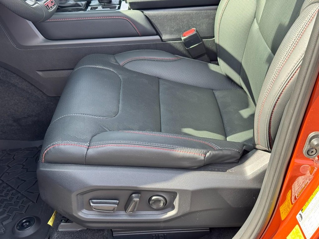 Toyota Tundra 4WD Vehicle Image 18