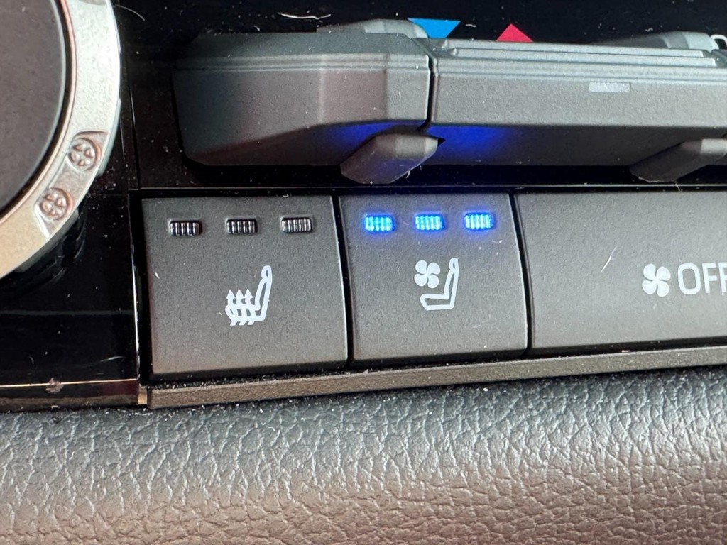 Toyota Tundra 4WD Vehicle Image 22