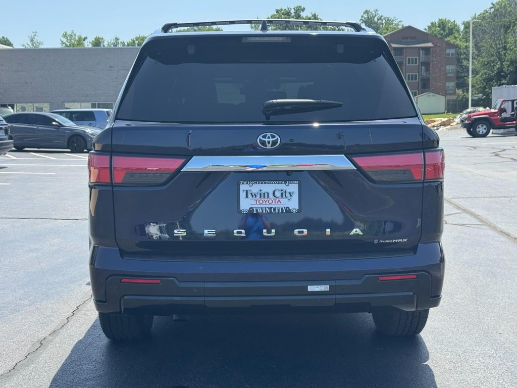 Toyota Sequoia Vehicle Image 7