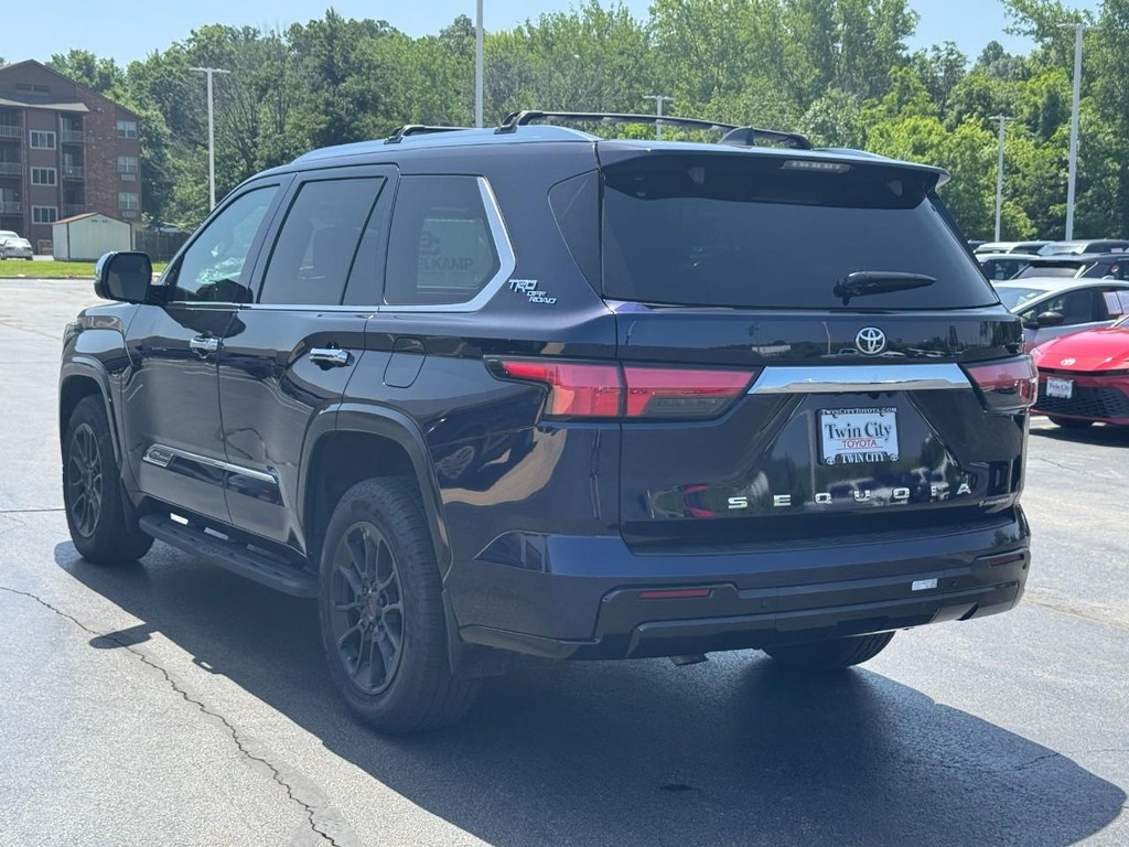 Toyota Sequoia Vehicle Image 8