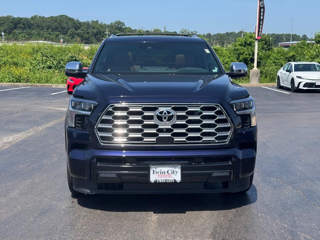 Toyota Sequoia Vehicle Image 12