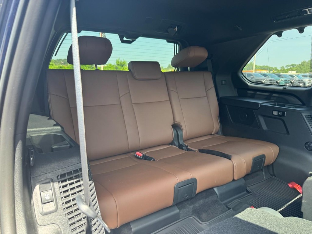 Toyota Sequoia Vehicle Image 13