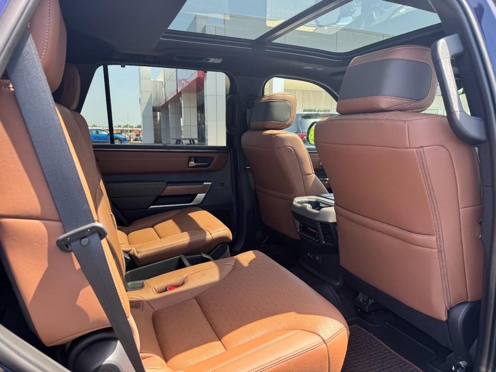 Toyota Sequoia Vehicle Image 14