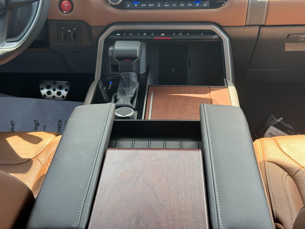 Toyota Sequoia Vehicle Image 18