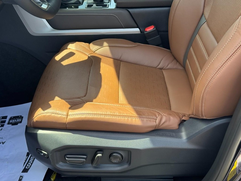 Toyota Sequoia Vehicle Image 21