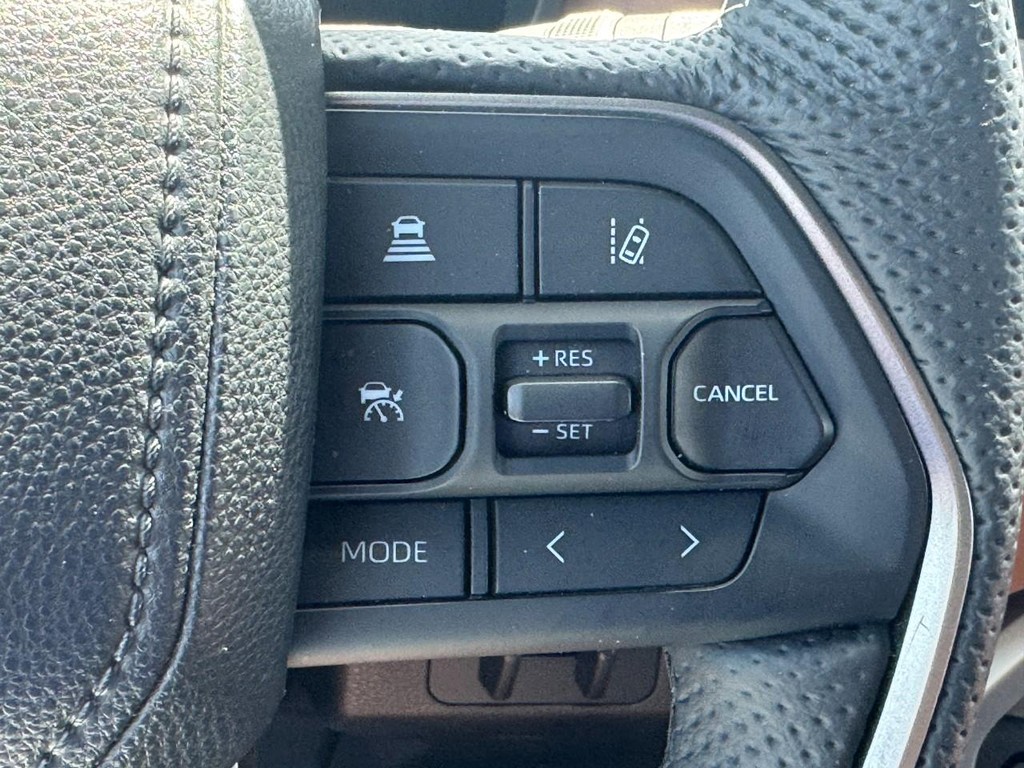 Toyota Sequoia Vehicle Image 23