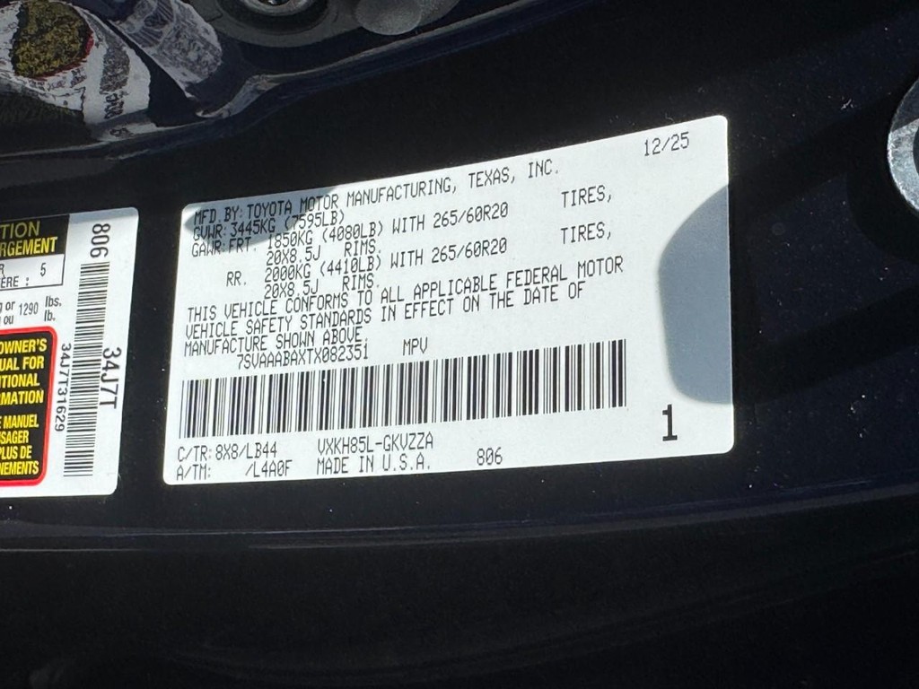 Toyota Sequoia Vehicle Image 28