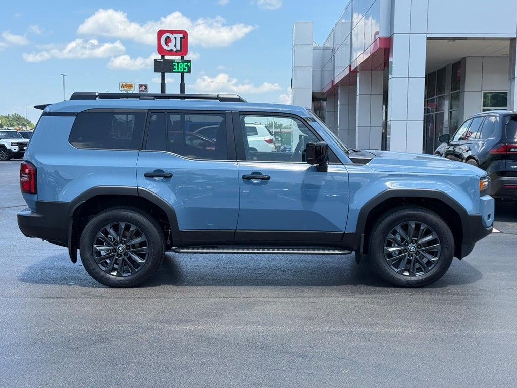 Toyota Land Cruiser Vehicle Image 2