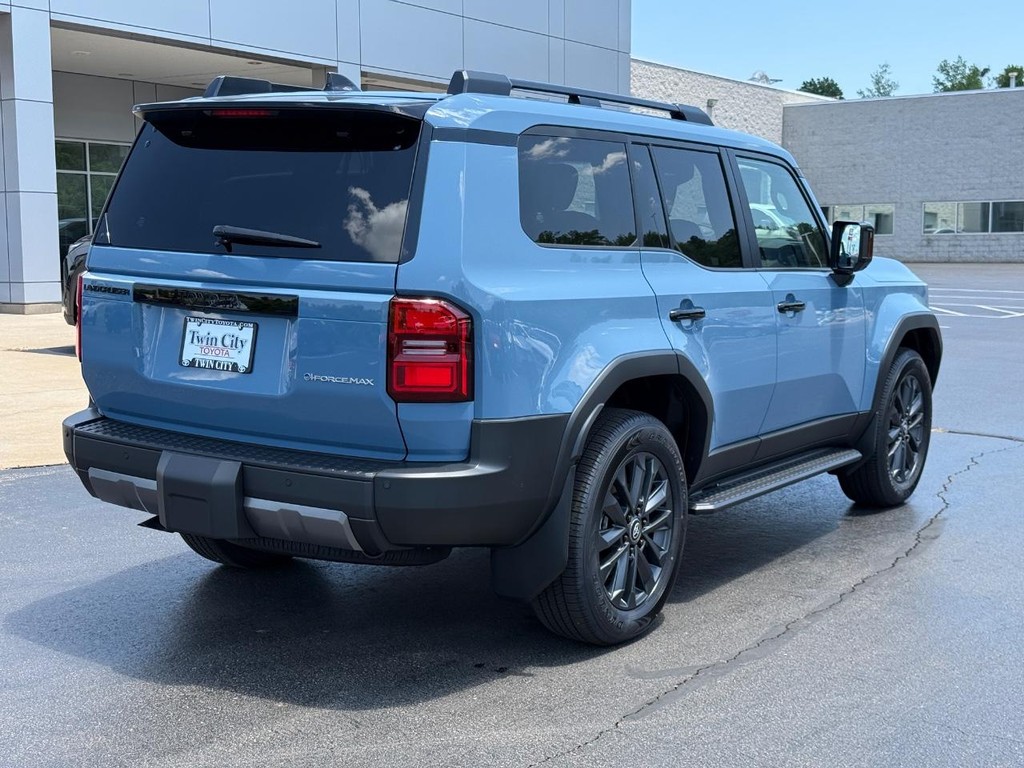 Toyota Land Cruiser Vehicle Image 3