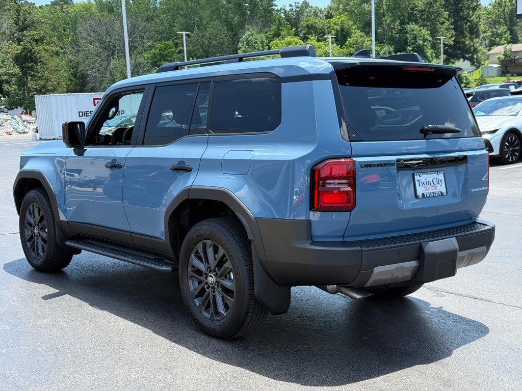 Toyota Land Cruiser Vehicle Image 6