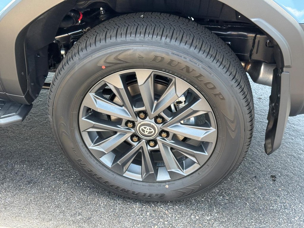 Toyota Land Cruiser Vehicle Image 7