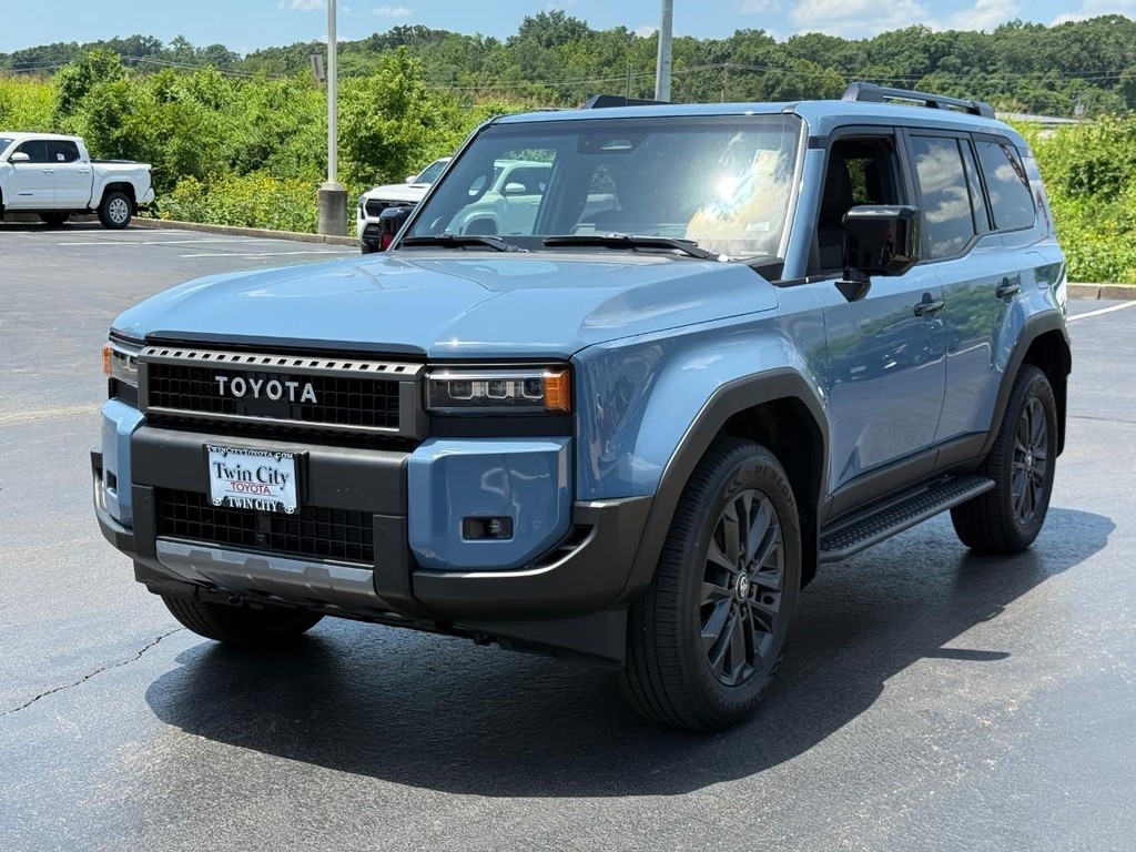 Toyota Land Cruiser Vehicle Image 8