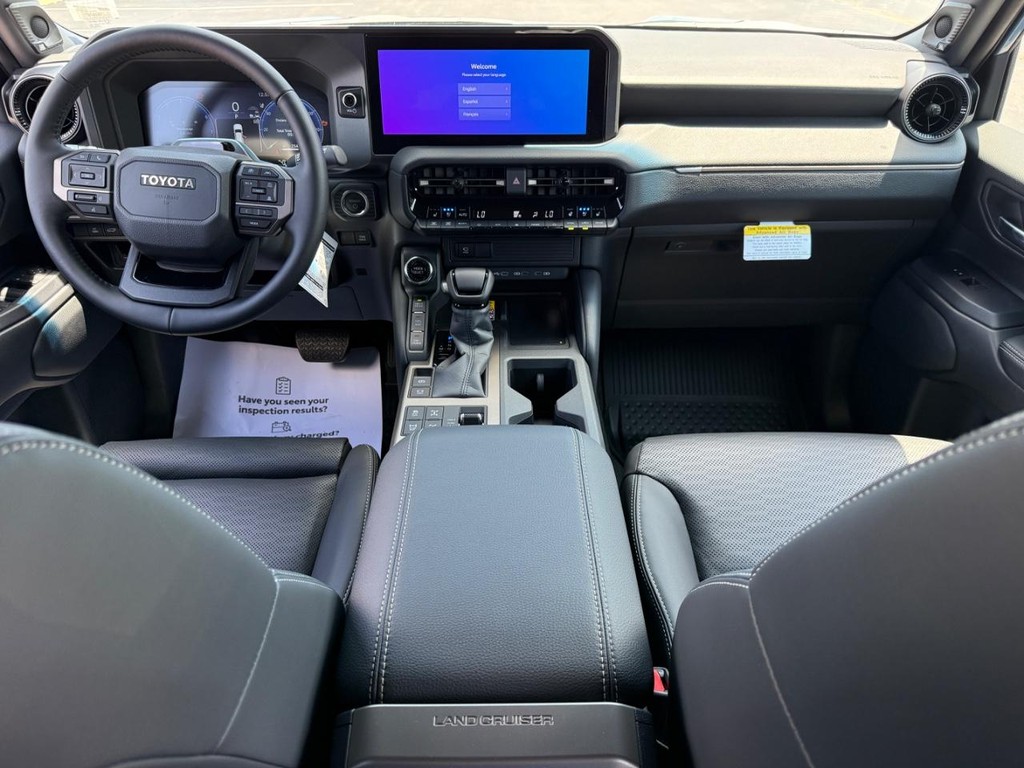 Toyota Land Cruiser Vehicle Image 11