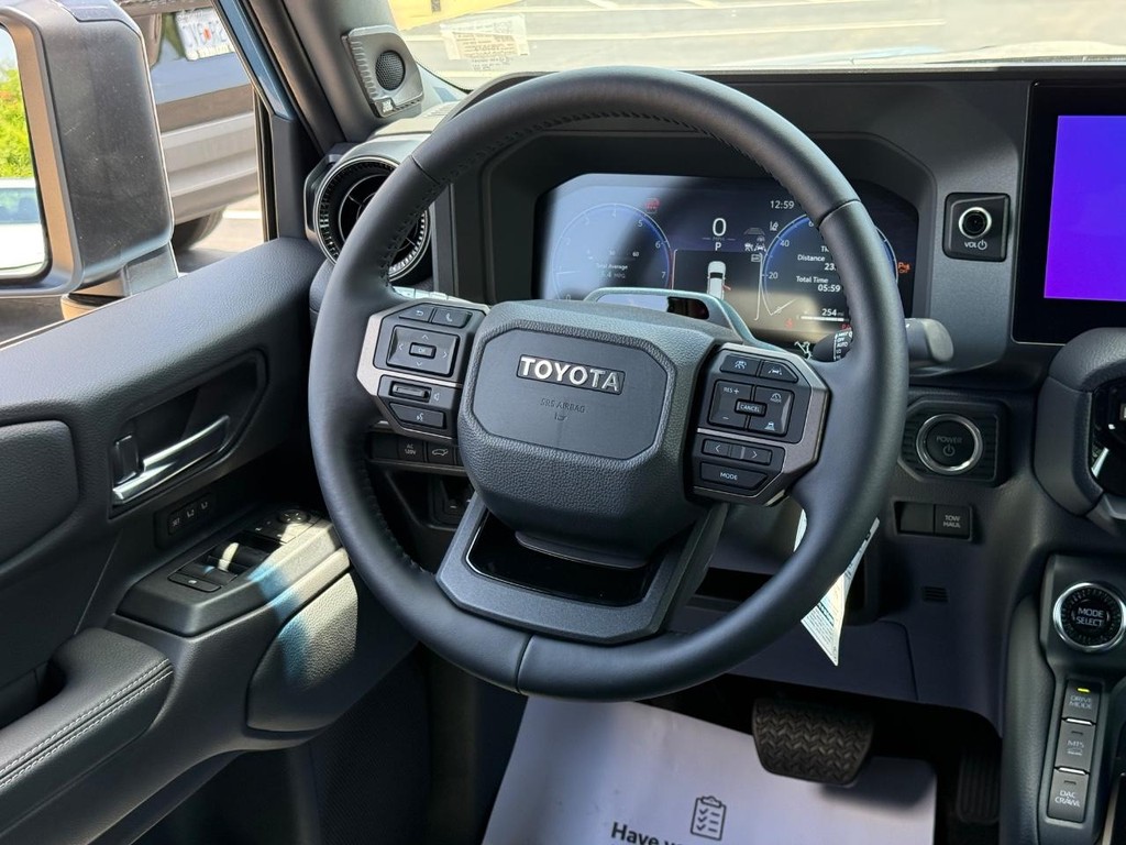 Toyota Land Cruiser Vehicle Image 12