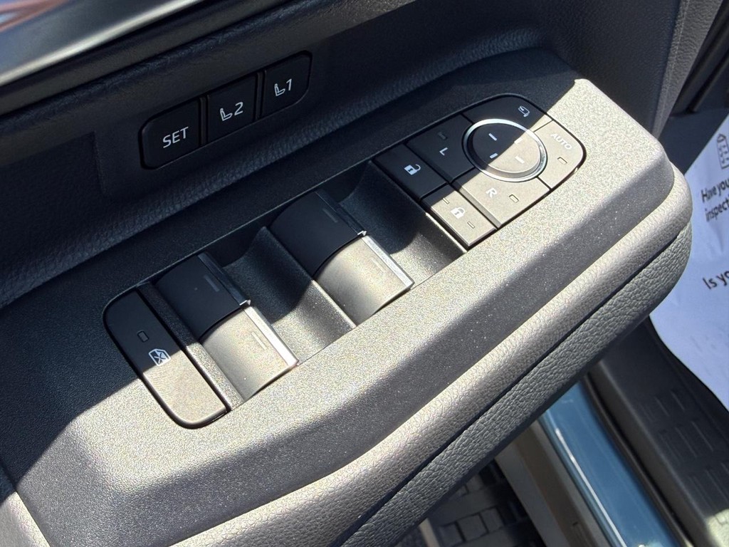 Toyota Land Cruiser Vehicle Image 15