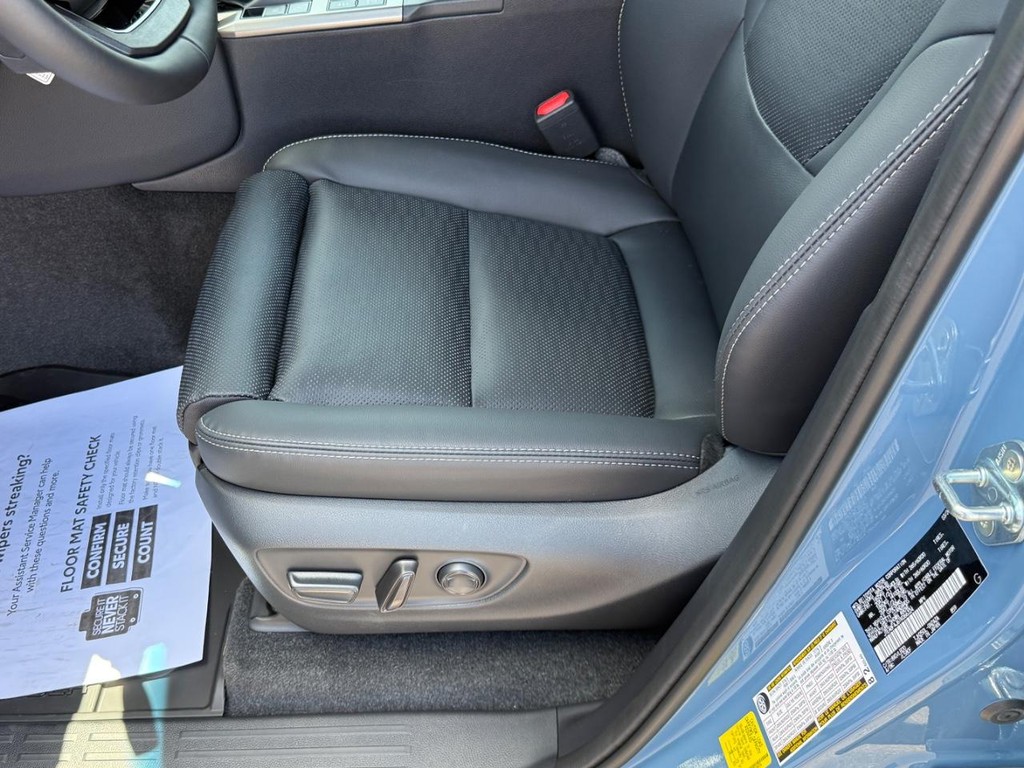 Toyota Land Cruiser Vehicle Image 17