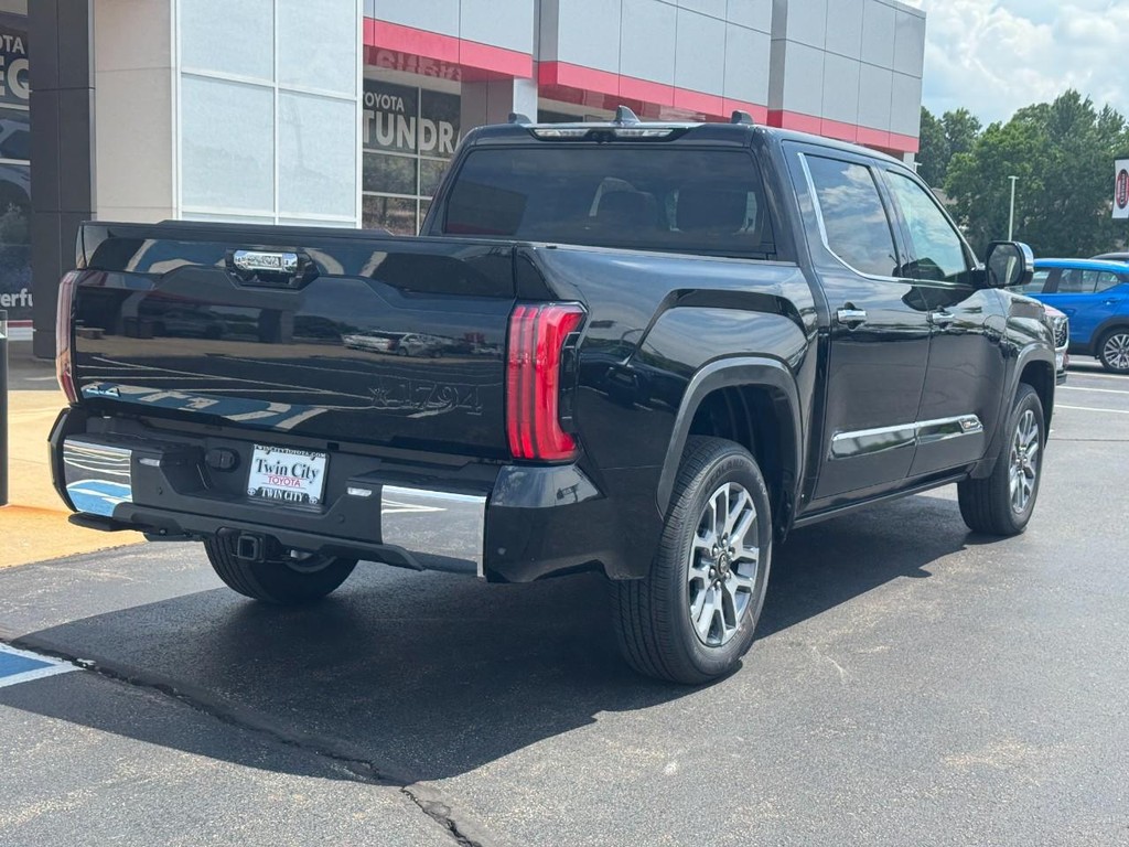 Toyota Tundra 4WD Vehicle Image 3