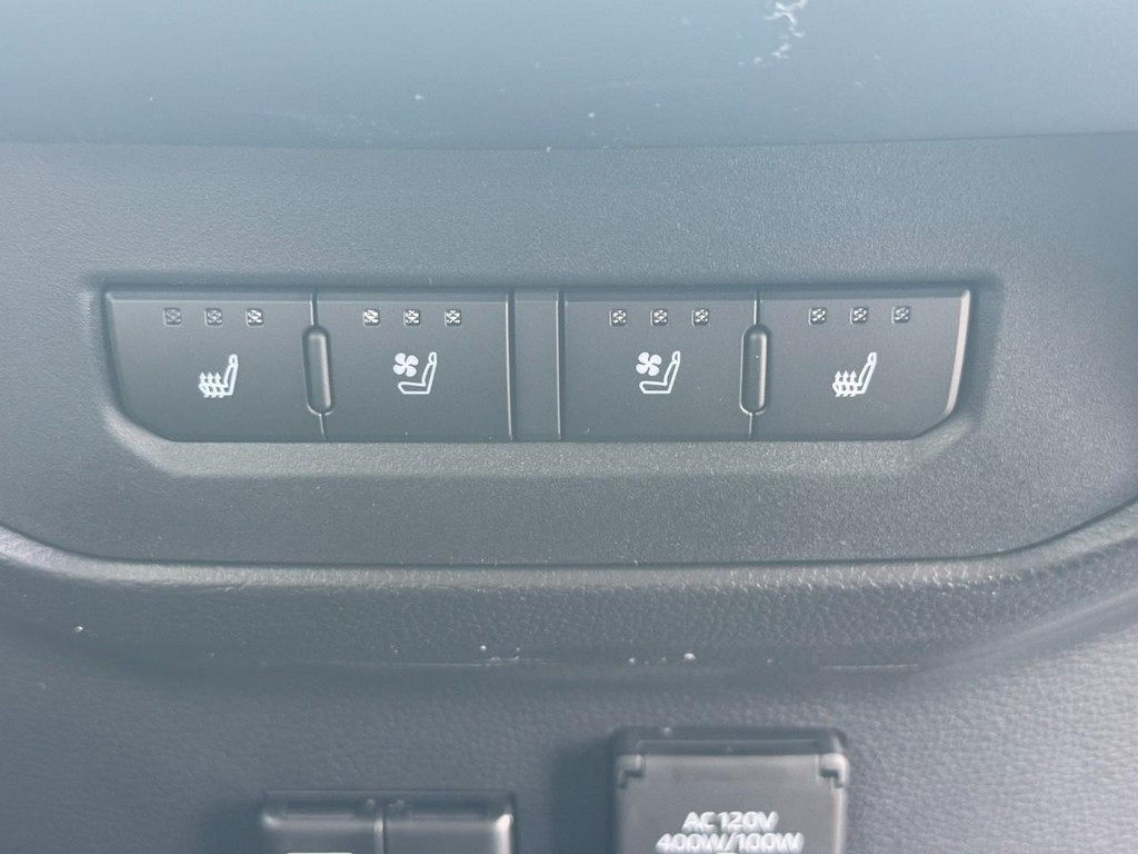 Toyota Tundra 4WD Vehicle Image 7