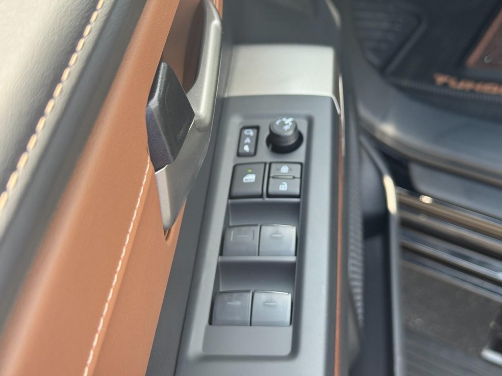 Toyota Tundra 4WD Vehicle Image 13