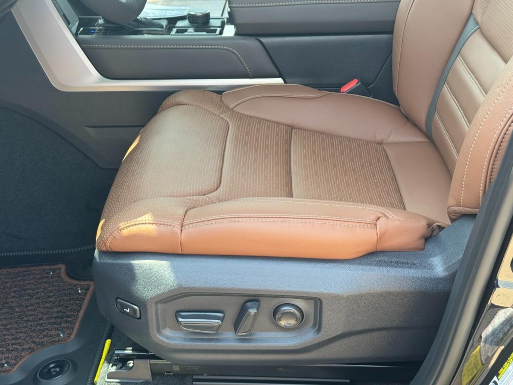 Toyota Tundra 4WD Vehicle Image 15