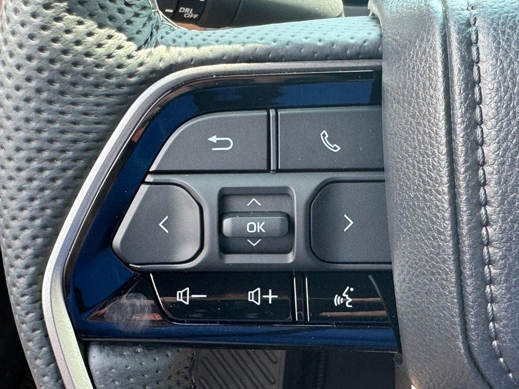 Toyota Tundra 4WD Vehicle Image 16