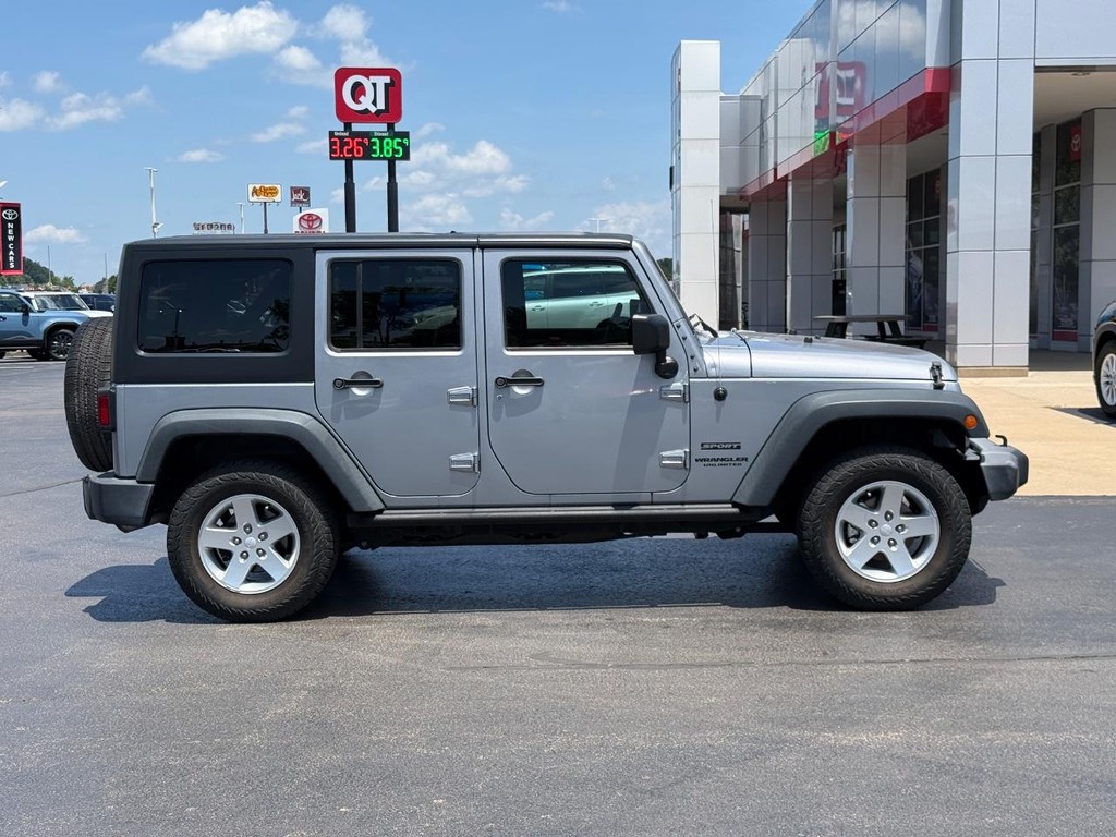 Jeep Wrangler Unlimited Vehicle Image 2