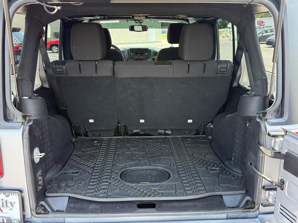 Jeep Wrangler Unlimited Vehicle Image 4