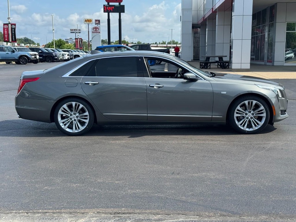 Cadillac CT6 Vehicle Image 2