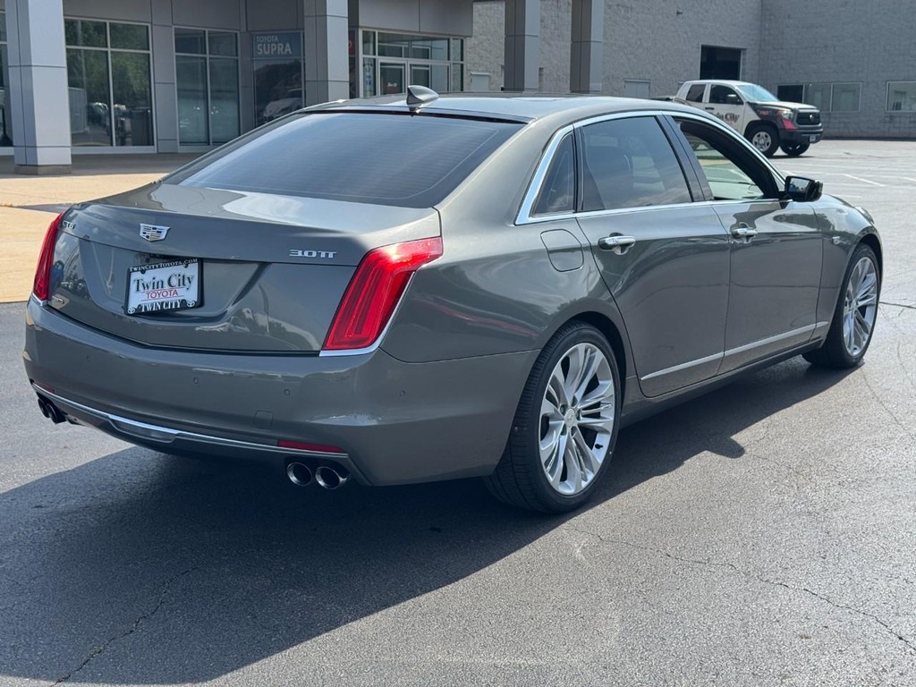 Cadillac CT6 Vehicle Image 3