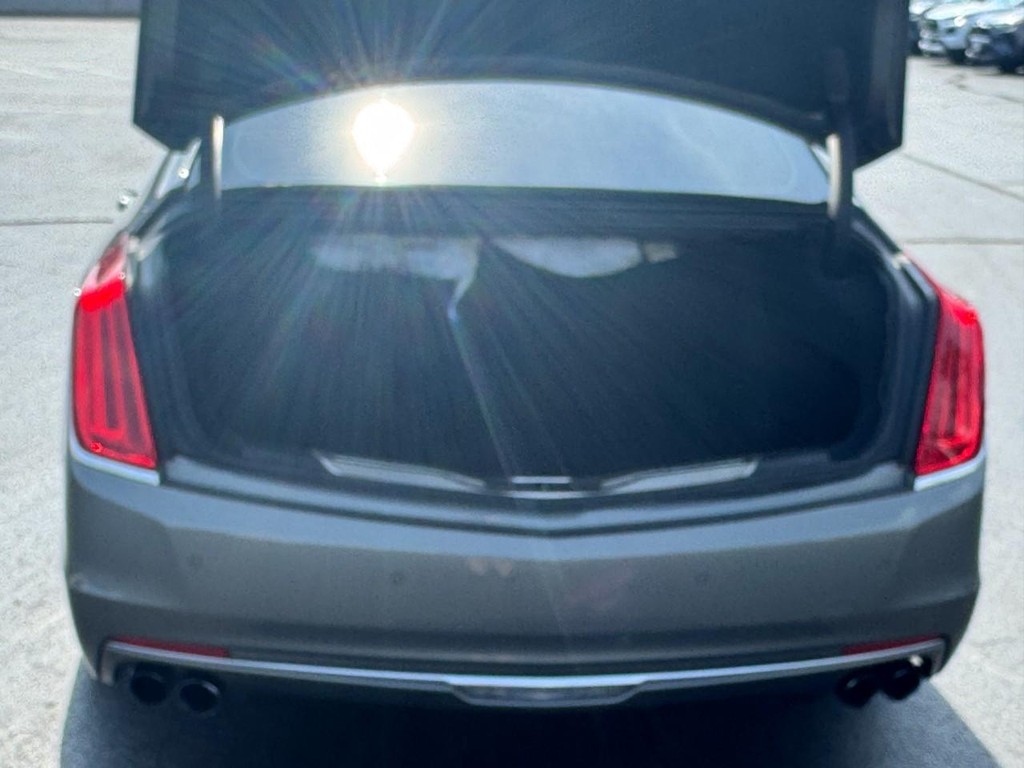 Cadillac CT6 Vehicle Image 5