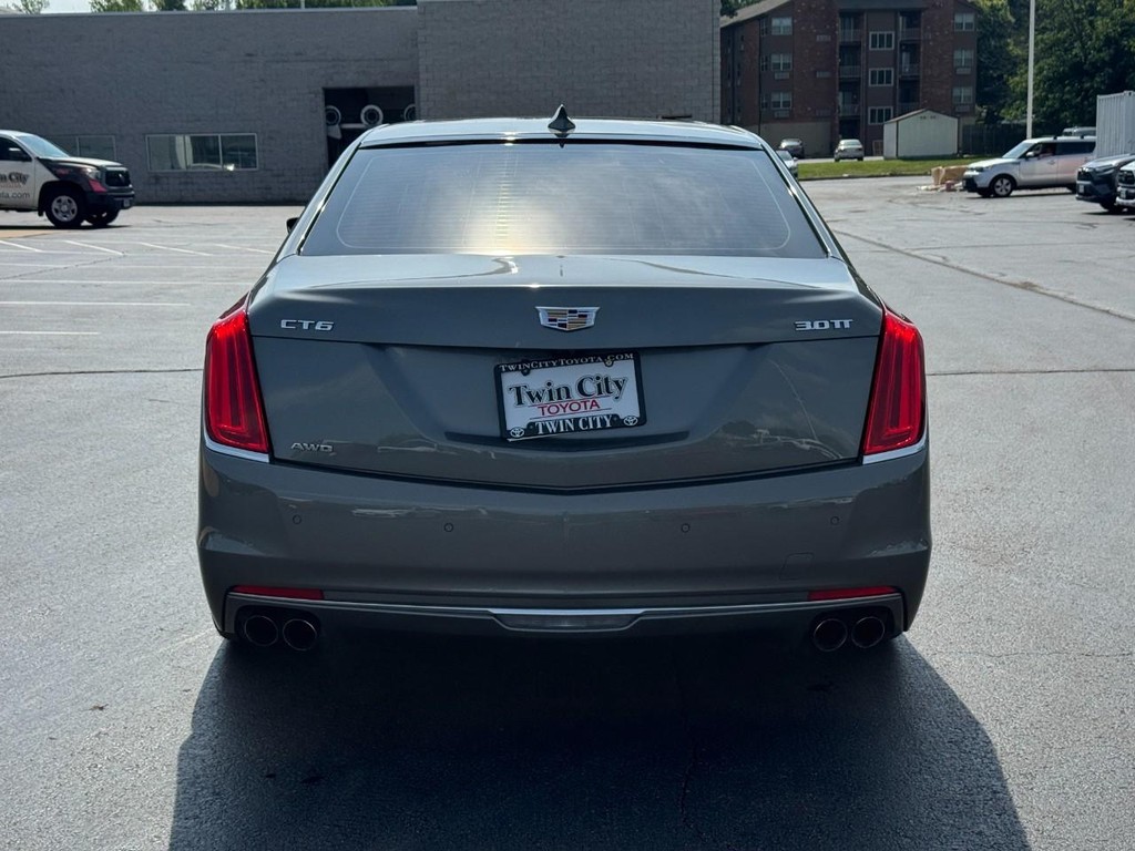 Cadillac CT6 Vehicle Image 6