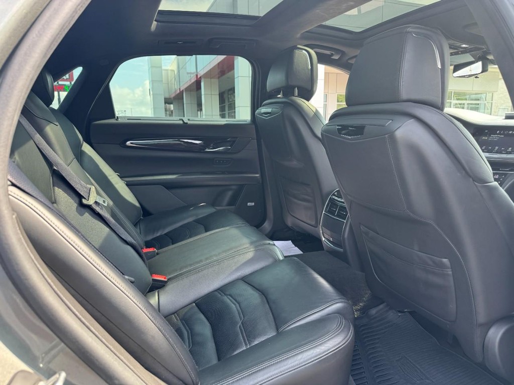 Cadillac CT6 Vehicle Image 11