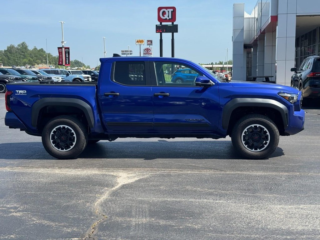 Toyota Tacoma 4WD Vehicle Image 2