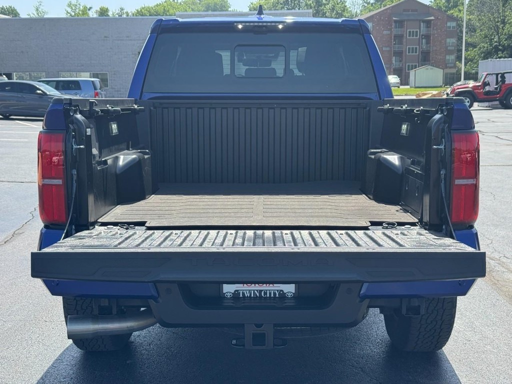 Toyota Tacoma 4WD Vehicle Image 4