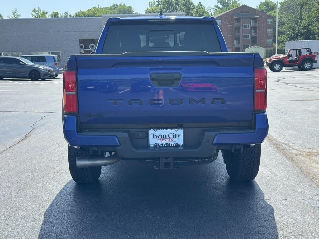 Toyota Tacoma 4WD Vehicle Image 5