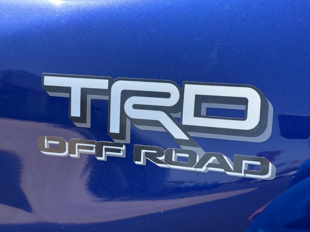 Toyota Tacoma 4WD Vehicle Image 7