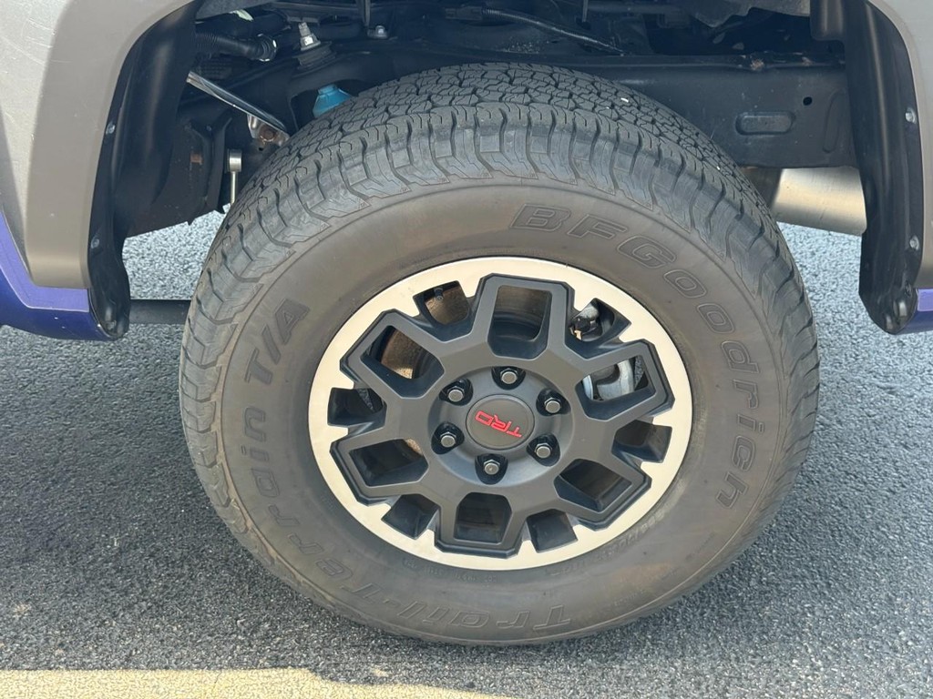 Toyota Tacoma 4WD Vehicle Image 8